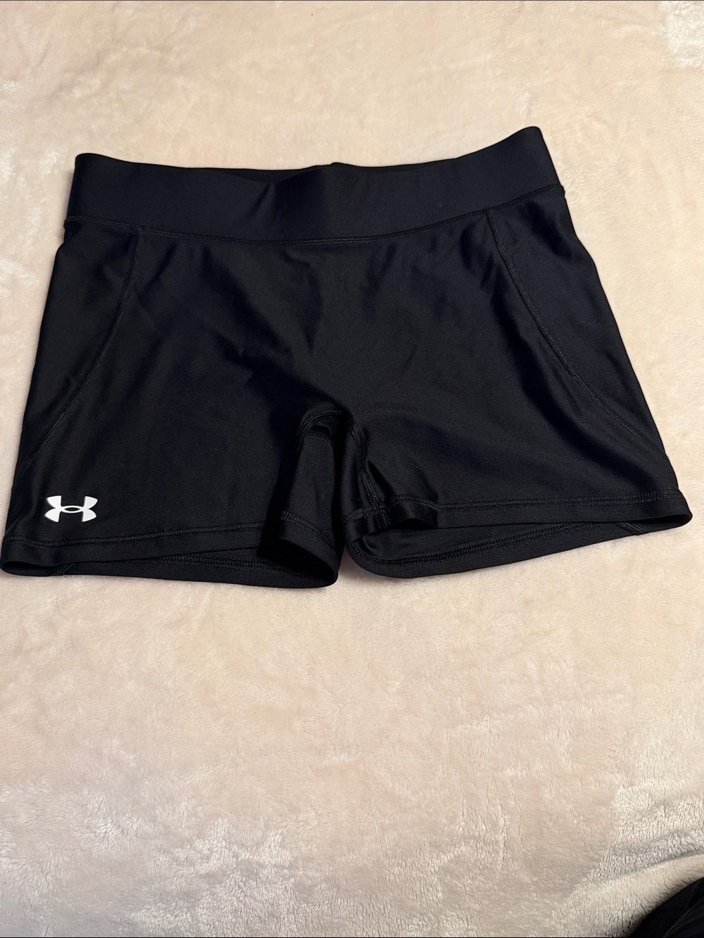 Under Armour Womens L Team Shorty 4”